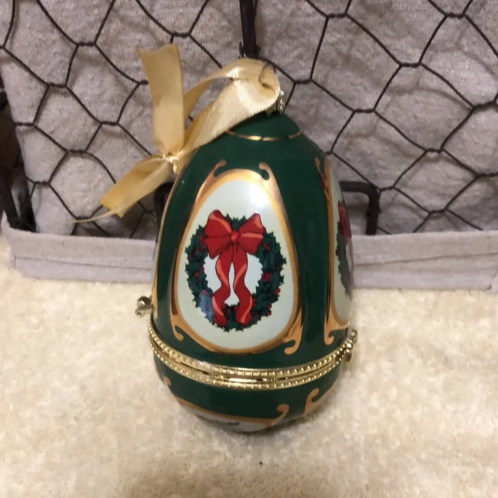 Mr Christmas Valerie Parr Hill Musical Ornament/Trinket Box Wreath 5x3.5”